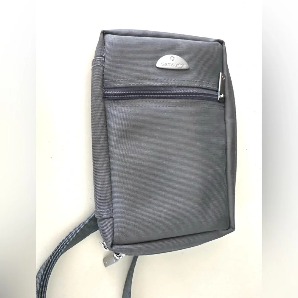 NWOT Samsonite Silver Gray Travel Zip Pockets Crossbody Bag Unisex Convertible